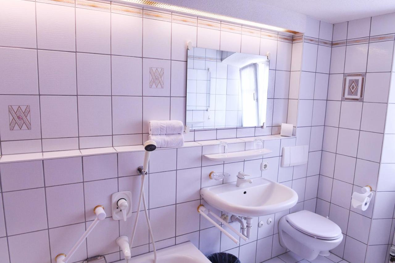 Hotel Gaestehaus Linde Mörnsheim Екстериор снимка