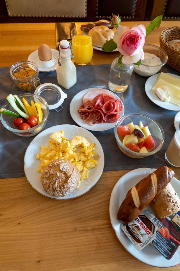 Hotel Gaestehaus Linde Mörnsheim Екстериор снимка